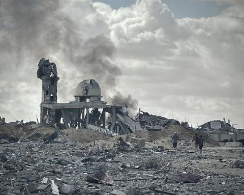 أهالي غزة يتوجهون نحو بيوتهم المدمرة بمشاعر الأمل والحزن وعناصر حماس ينتشرون في المناطق التي انسحب منها الجيش الإسرائيلي