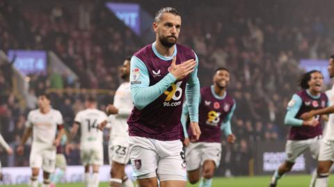 Jay Rodriguez celebrates