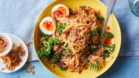 Ramen noodles with egg, broccoli and chilli oil