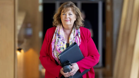 Rùnaire na Còmhdhail, Fiona Hyslop 