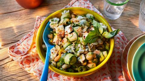 Courgette and butter bean salad