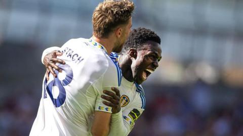 Anton Stach celebrates with Willy Gnonto