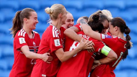 Wales celebrate Gemma Evans' goal against Czech Republic 