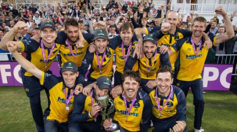 Glamorgan celebrate beating Durham in 2021