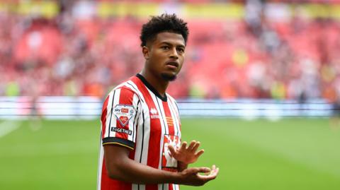 Rhian Brewster applauding while playing for Sheffield United