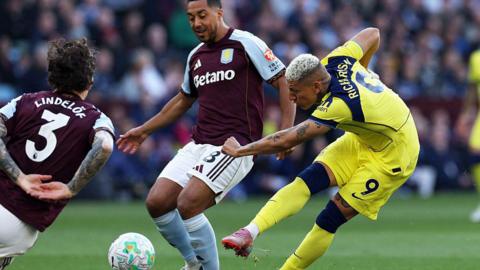 Richarlison scores for Tottenham