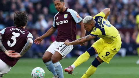 Richarlison scores for Tottenham