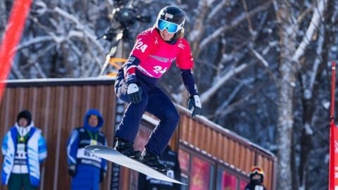 Charlotte Bankes in action at the snowboard cross World Cup in Beidhau