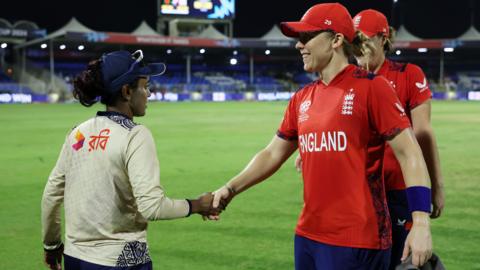 Heather Knight shakes hands with the Bangladesh captain