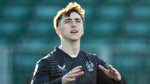 Campbell Ridl warms up for Exeter Chiefs
