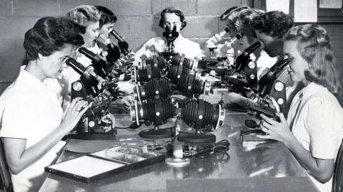Women in a laboratory