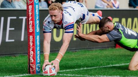 Lachlan Walmsley diving in the corner to score
