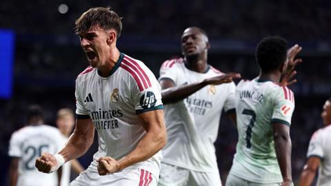 Carlos Espi celebrates