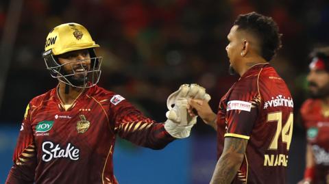 Nicholas Pooran and Sunil Narine celebrate wicket