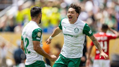 Palmeiras players celebrate