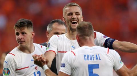 Tomas Soucek and Vladimir Coufal celebrate