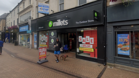 A Streetview image of Westgate Mansfield, showing a pedestrianised town street with a selection of chain shops