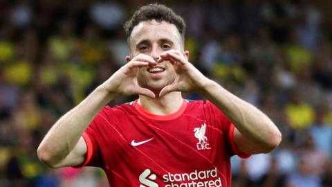 Dioga Jota makes a heart shape with his hands 