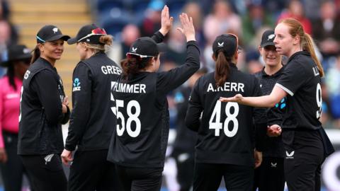New Zealand celebrate wicket