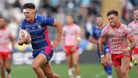Lewis Martin intercepts to score the winning try