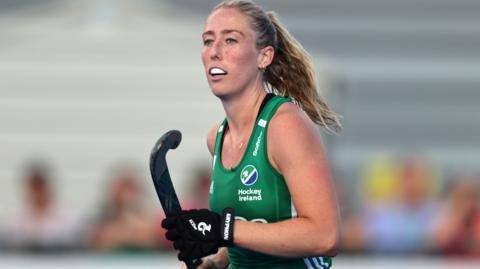 Sarah Hawkshaw has been appointed to the Ireland captaincy by head coach Gareth Grundie