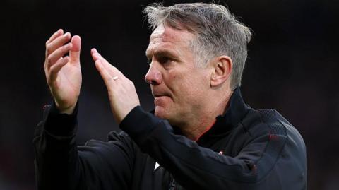 Phil Parkinson applauds Wrexham fans 
