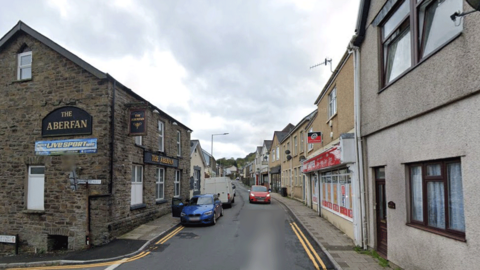 Llun o Fford Aberfan