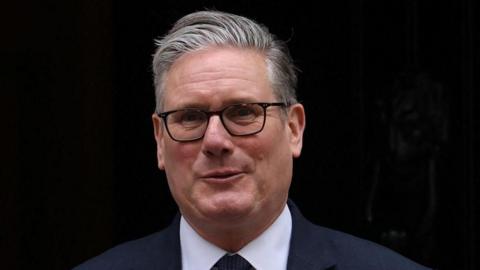 Starmer leaves Downing Street for PMQs