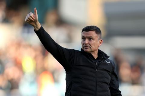 Paul Heckingbottom, Manager of Preston North End, gestures a thumbs up to the fans following the Sky Bet Championship match between Millwall and Preston North End at The Den on November 08, 2025