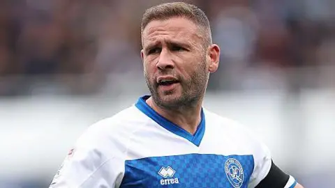 El Wycombe ficha al veterano defensa Cook. El Wycombe ficha al veterano defensa Cook.