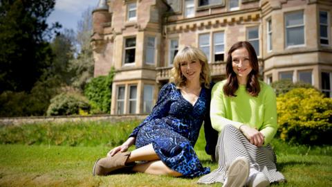 Muireann Nic Amhlaoibh agus Julie Fowlis