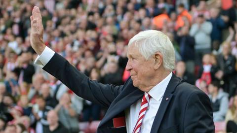 Jimmy Montgomery waving before the Coventry play-off second leg