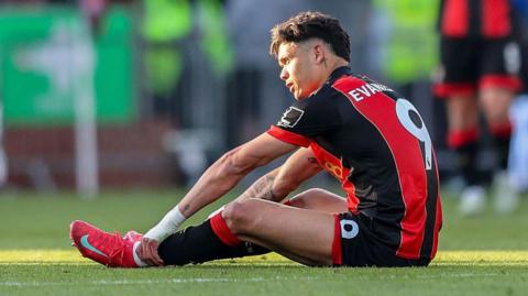 Evanilson nurses an ankle injury