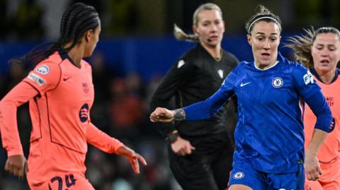 Lucy Bronze takes on Barcelona