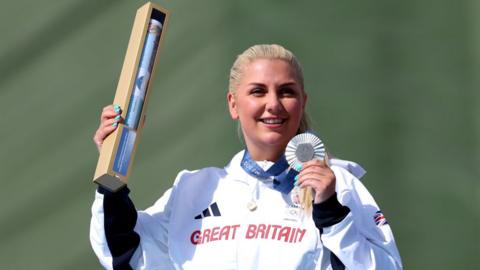 Amber Rutter shows off her silver Olympic medal in Paris 