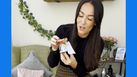 Sophie David shows us how to make a bath fizzer.