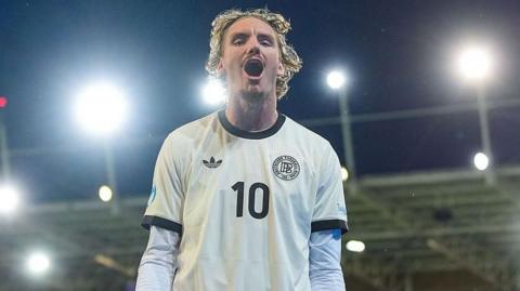 Nick Woltemade celebrates a goal