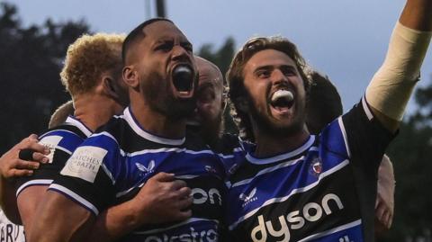 Bath celebrate scoring try