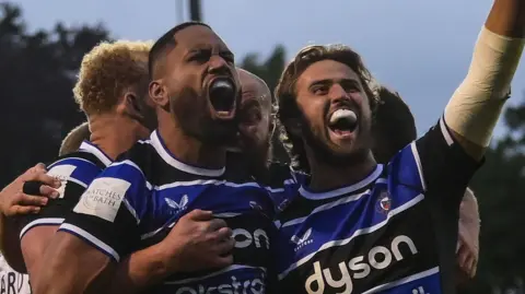 Bath celebrate scoring try