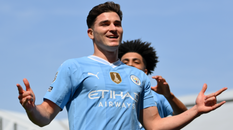 Julian Alvrez celebrates scoring for Manchester City against Fulham in May 2024