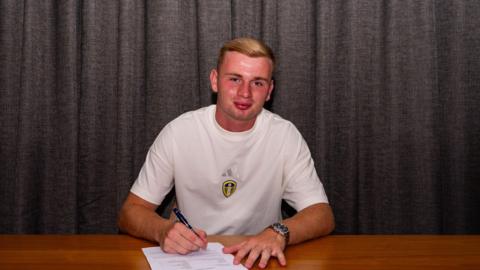 Rory Mahady signing his new contract