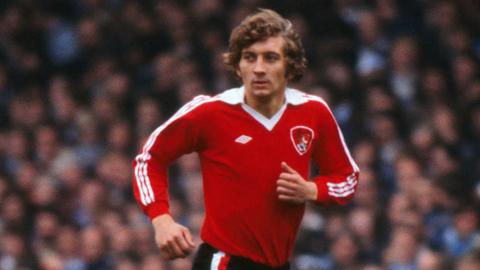 Jimmy Mann running on the pitch looking to his right during a match for Bristol City in 1977