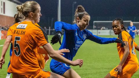 Rangers' Jane Ross with Glasgow City's Claire Walsh and Linda Motlhalo (R)