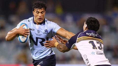 Joseph-Aukuso Suaalii running with the ball