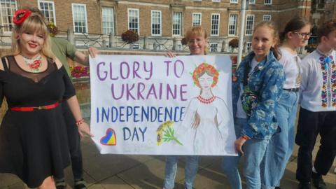 Two women holding a sign that says Glory to Ukraine Independence Day