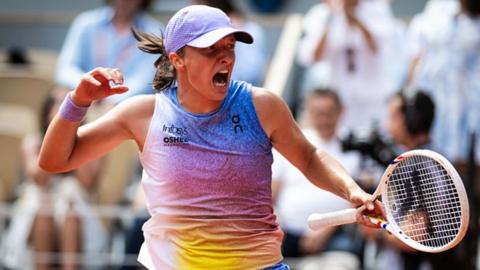 Iga Swiatek celebrates victory