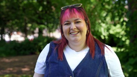 Lauren NicDhòmhnaill