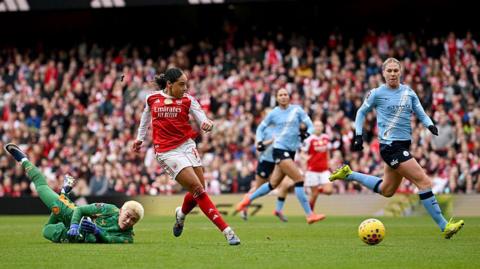 Olivia Smith scores for Arsenal