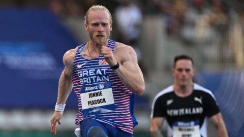 Jonnie Peacock sprinting in the 2023 Para Athletics World Championships final