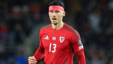 Llun o Kieffer Moore